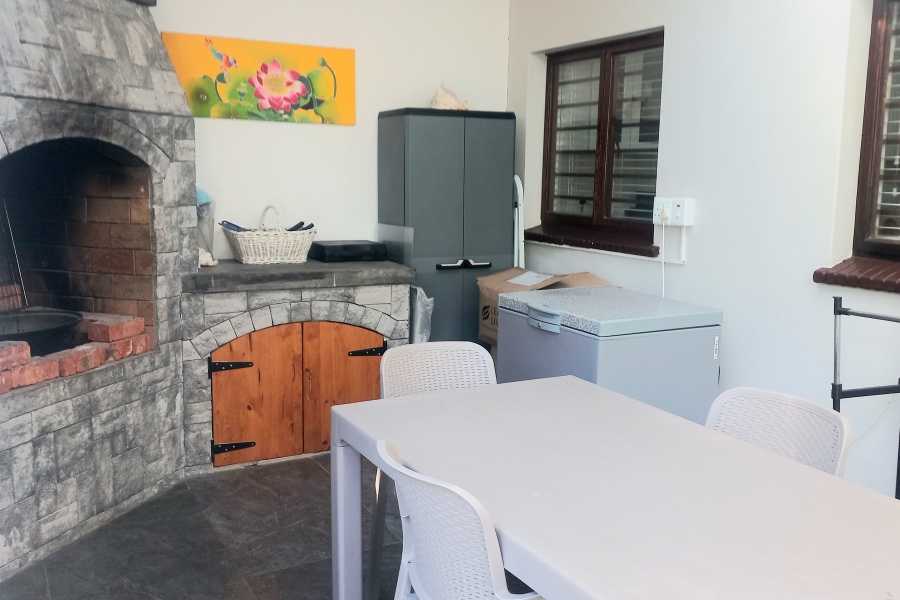 5 Bedroom Property for Sale in Kingfisher Creek Western Cape